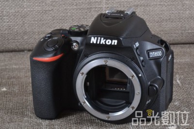 Nikon D5600-2