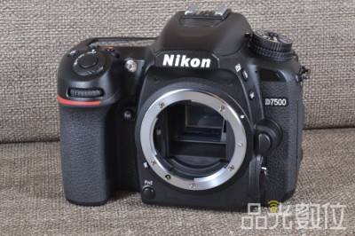 Nikon D7500-2
