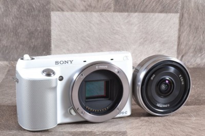 Sony NEX-F3 + 16mm F2.8-2