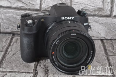 Sony Cyber-Shot DSC-RX10 IV-2